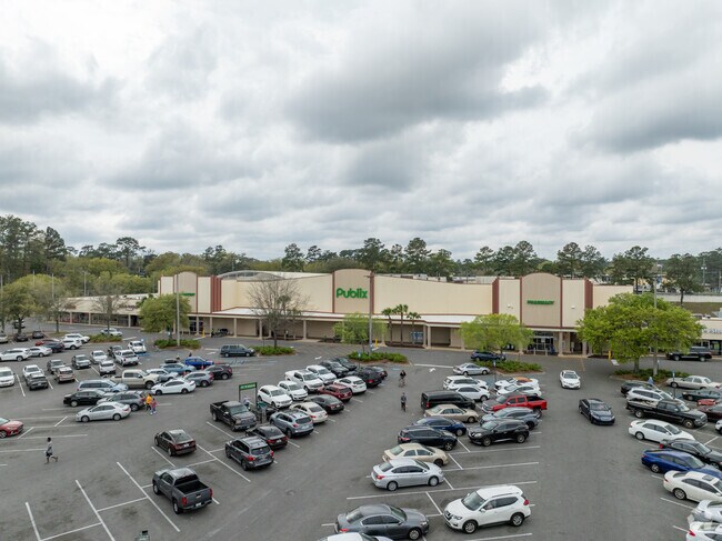 The Publix in Lake Ella Plaza in Levy Park is a complete grocery option for your food needs.