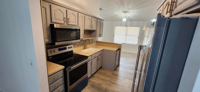 301 SW Whitmore Dr, Port Saint Lucie, FL 34984 - photo 4