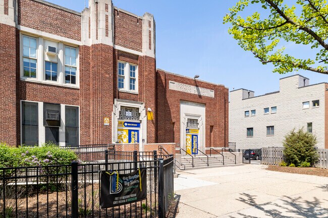 Manierre Elementary School serves the students of River North.