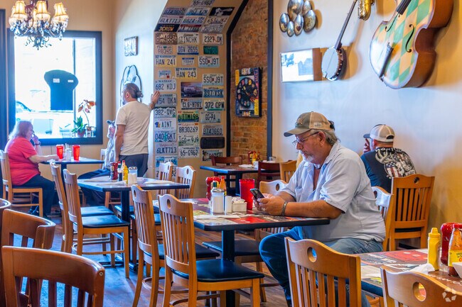 Biscuits, gravy and small‑town character await at Norma’s Diner in a century‑old building.