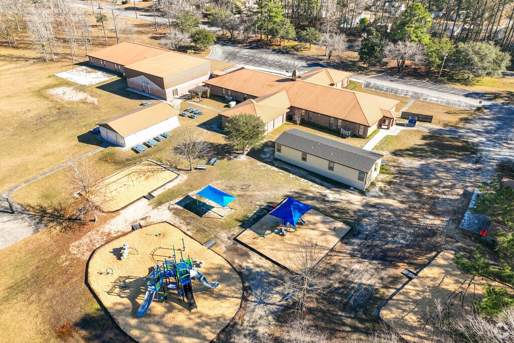 Summerville Apostolic Academy is a private Elementary, Middle and High School.