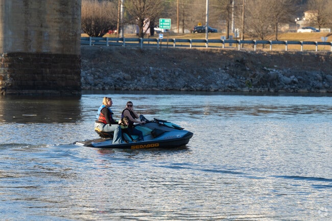 Take you friend an doggie on a seado ride in Gadsden City with all it's access to the Coosa River.