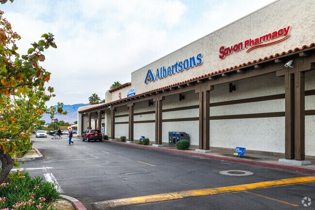 Albertsons stocks fresh produce and essentials near Four Seasons.