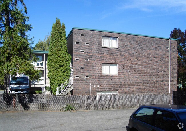 Wedgewood Apartments, Seattle, WA 98115 - photo 3