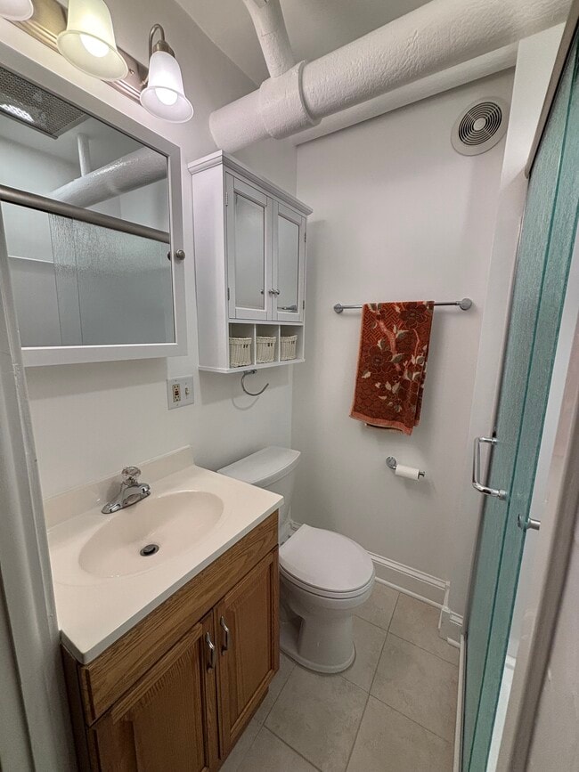 2318 W Diversey Ave unit Garden Apt, Chicago, IL 60647 - photo 7