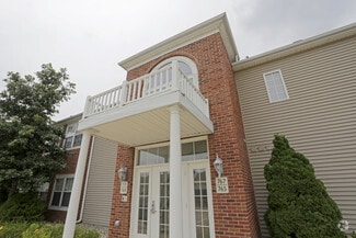 706 Inverness Rd, Champaign, IL 61822