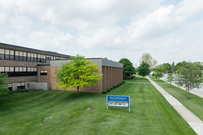 Algonquin Middle School has a student-teacher ratio of 10-1.