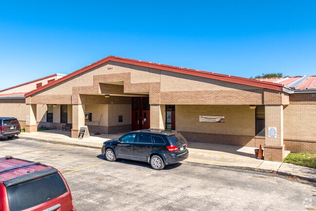 The school has a student-teacher ratio of 15.9:1.