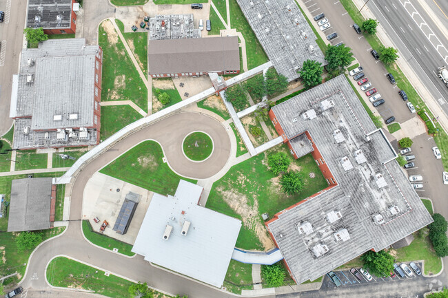 Richland High School serves students in grades 7 through 12.