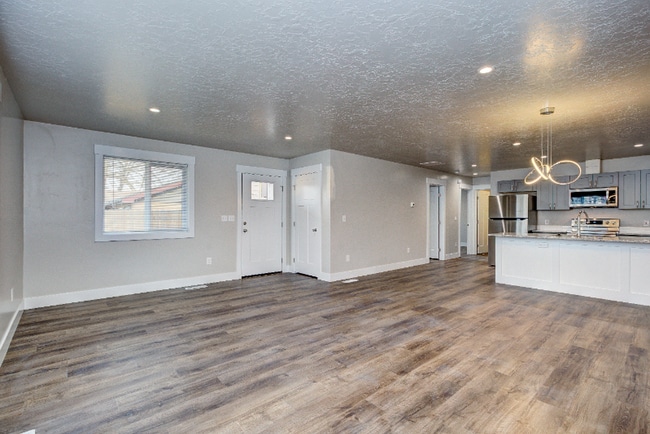 605 E Elgin St, Caldwell, ID 83605 - photo 3