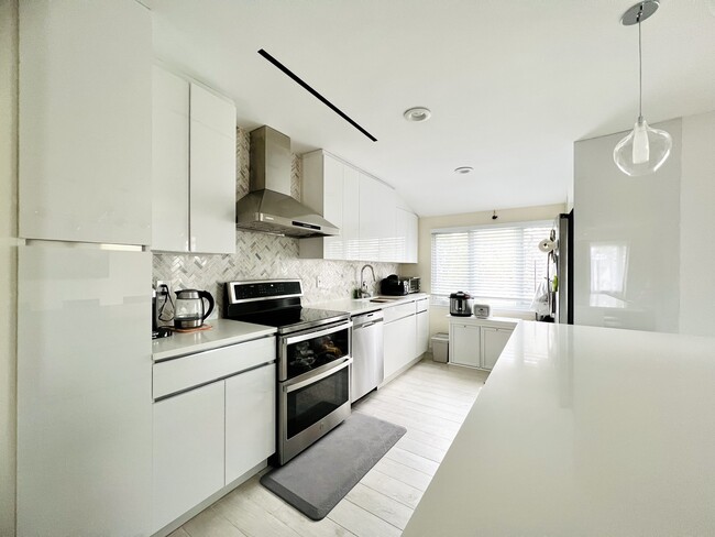 66 Smith St unit House, Glen Cove, NY 11542 - photo 5