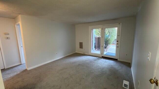 Fox Hunt Condominiums unit 53, Chelmsford, MA 01824 - photo 4