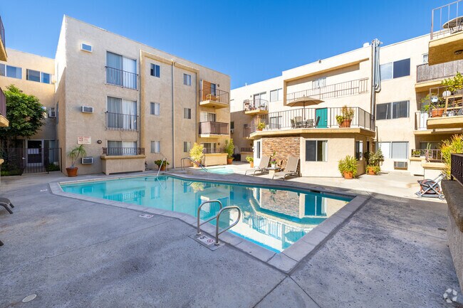 Park Merridy, Northridge, CA 91325 - photo 6