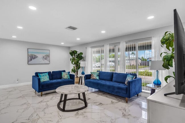 340 SE 3rd Ct unit ID1372344P, Deerfield Beach, FL 33441 - photo 3