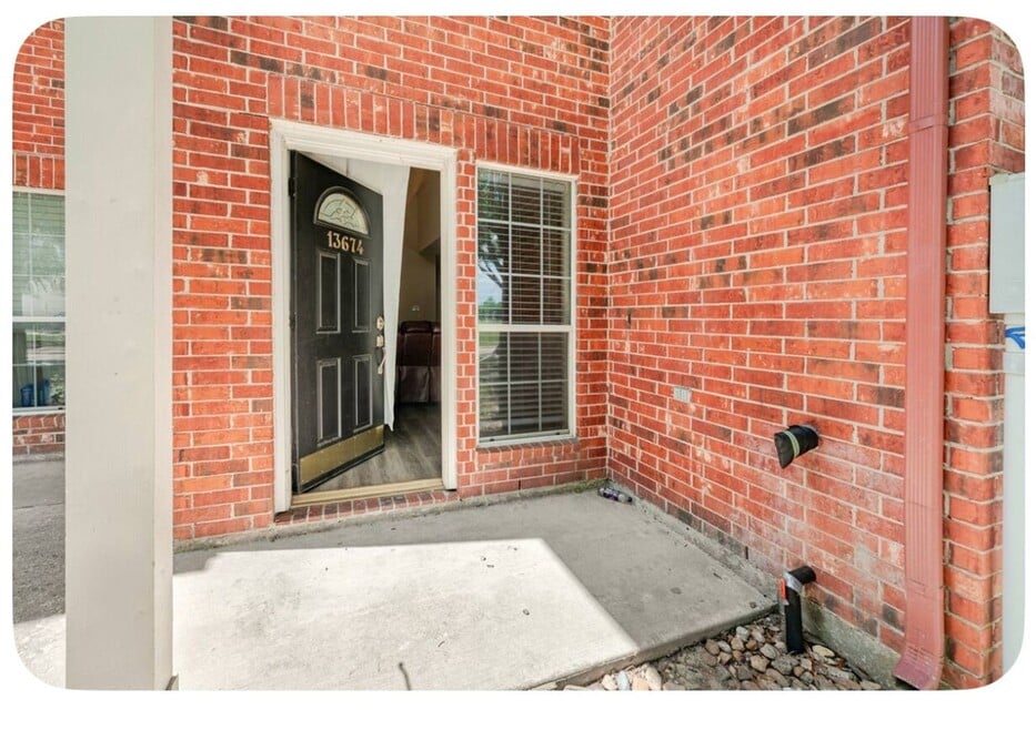 13674 Garden Grove Ct, Houston, TX 77082 - photo 1