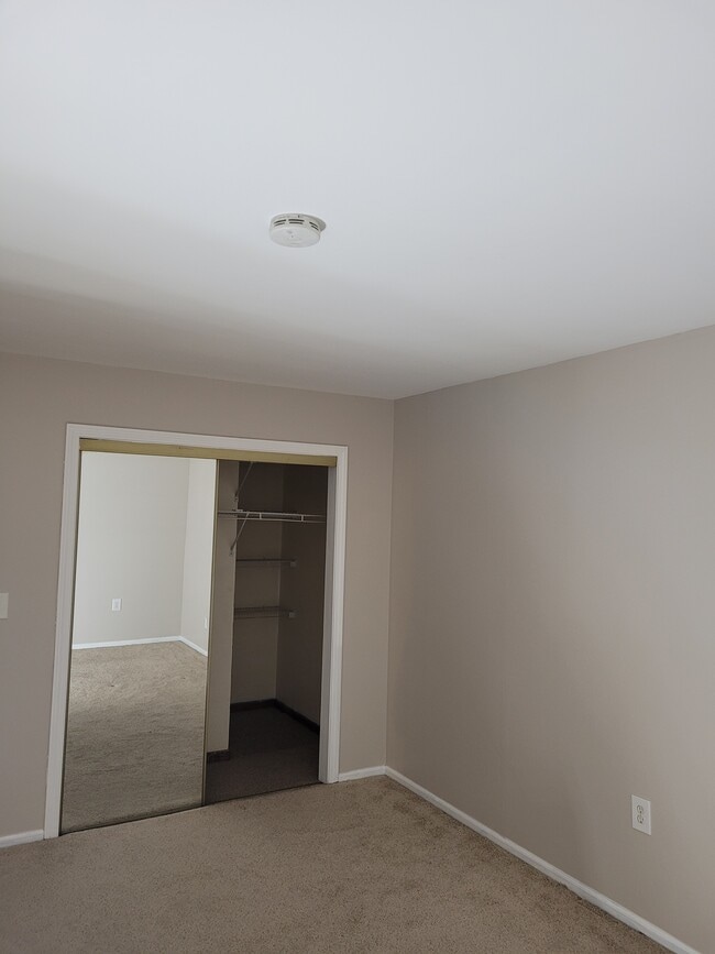 335 Glendale Ave unit G, Bridgeport, CT 06606 - photo 3