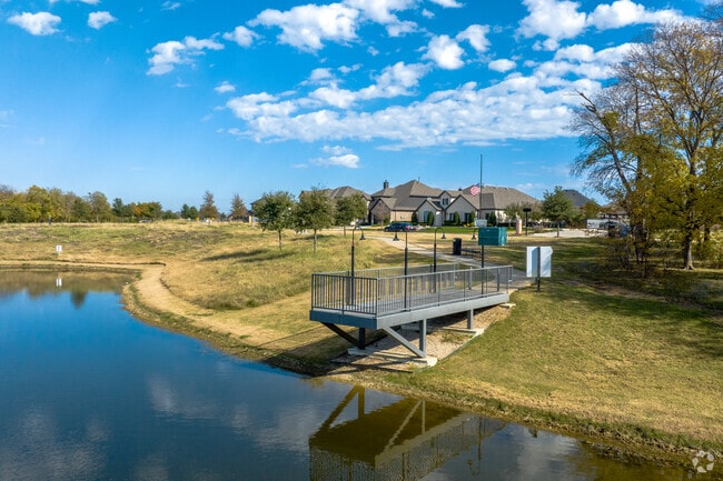 Paloma Creek's Center Park has scenic walking trails.