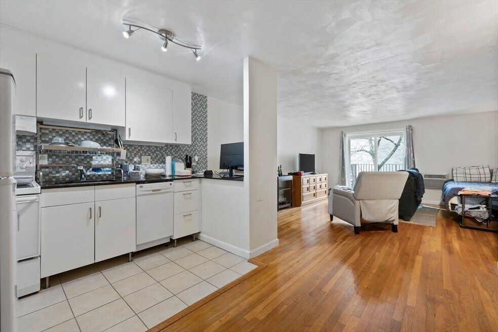 39 Englewood Ave unit 17, Brighton, MA 02135 - photo 1