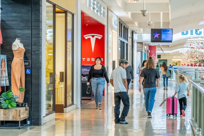 The Shoppes at Mission Viejo is the largest mall in the city with shopping and dining.