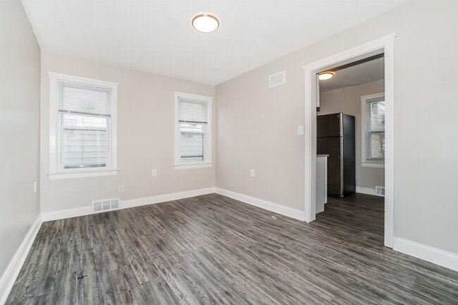 19431 Tyronne Ave, Cleveland, OH 44119 - photo 4