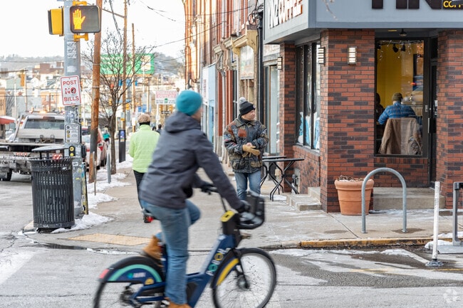The best way to travel in Bloomfield is by foot or bike.