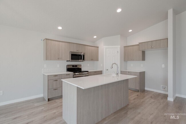 312 N Meadowsweet Ave, Kuna, ID 83634 - photo 4