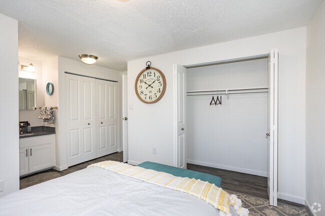 1BR, 1BA - 550SF - Bedroom