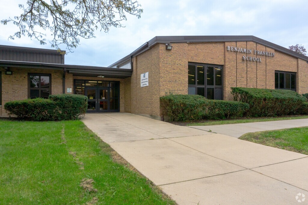 Franklin Elementary School serves students in the Park Ridge community.