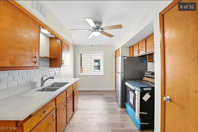 3340 W 210th St unit 3340-Lower Unit, Cleveland, OH 44126 - photo 4