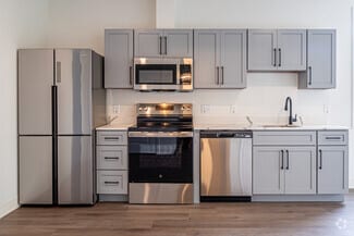 3 Railroad St, Newmarket, NH 03857