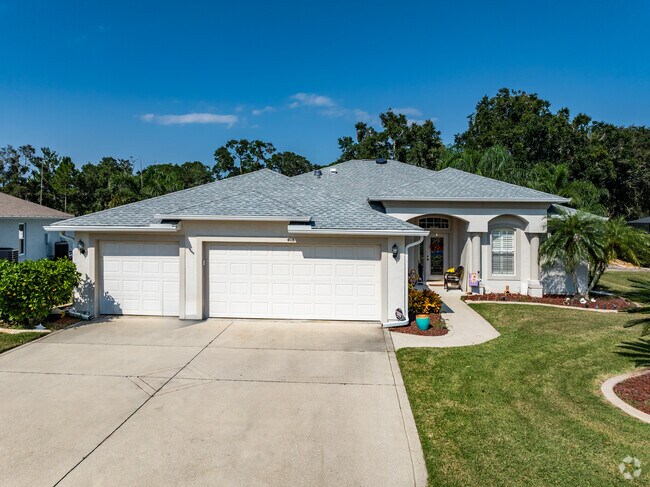 Larger Glencoe homes might offer extended garages for more storage space.