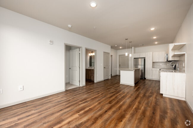 1BR, 1BA - 752SF - Living Room/Kitchen