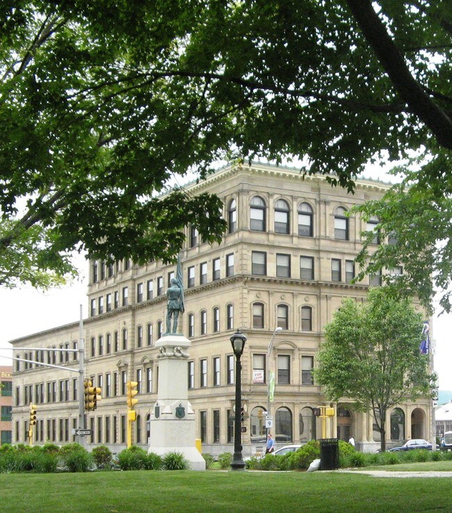 7 West St, Pittsfield, MA 01201 - photo 4