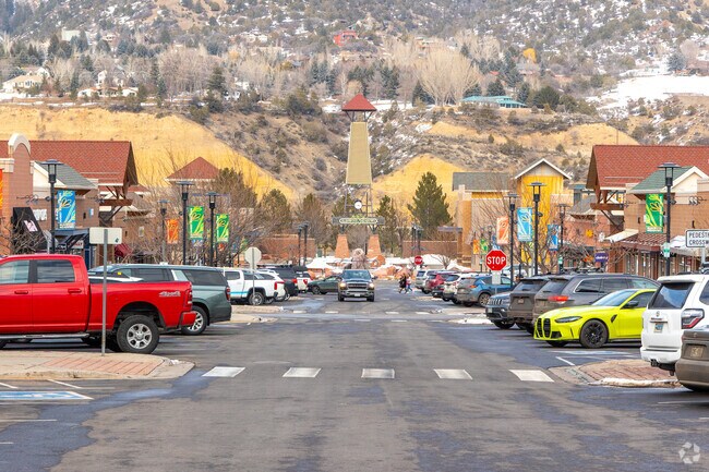 Glenwood Springs residents have many options when it comes to shopping and dining.