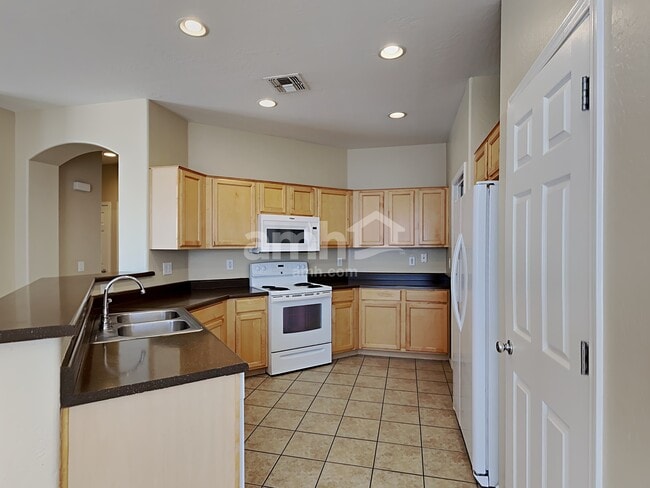 10146 W Cordes Rd, Tolleson, AZ 85353 - photo 3