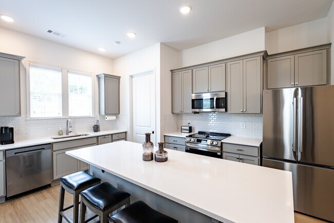 THE ONE-AUBURN, Auburn, AL 36830 - photo 2