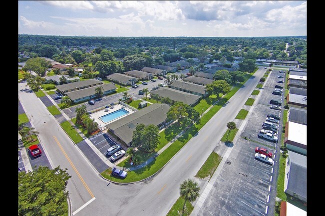 Waterford Villas - 6890- 6857 SW 5th St Margate, FL 33068, Margate, FL 33068 - photo 2