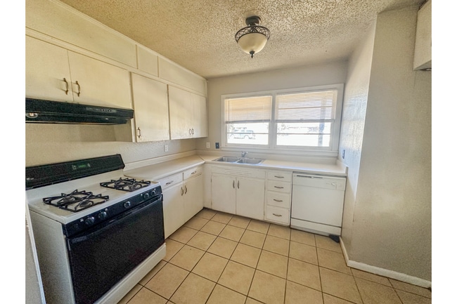 2805 53rd St, Lubbock, TX 79413 - photo 2