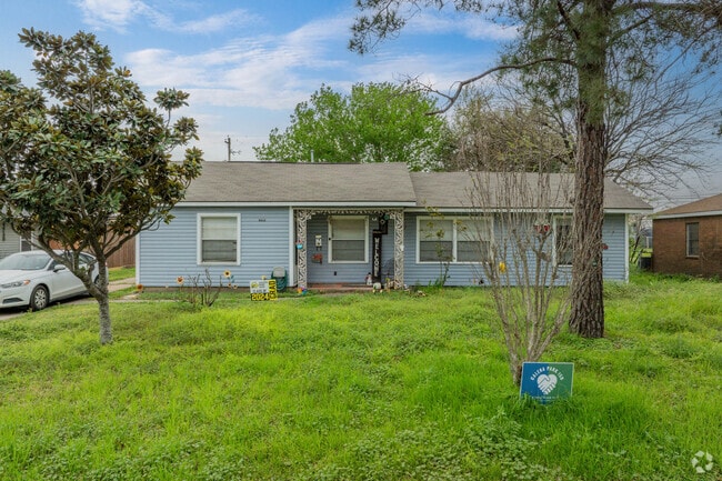 Single story homes are a popular option among homeowners in the Galena Park neighborhood.