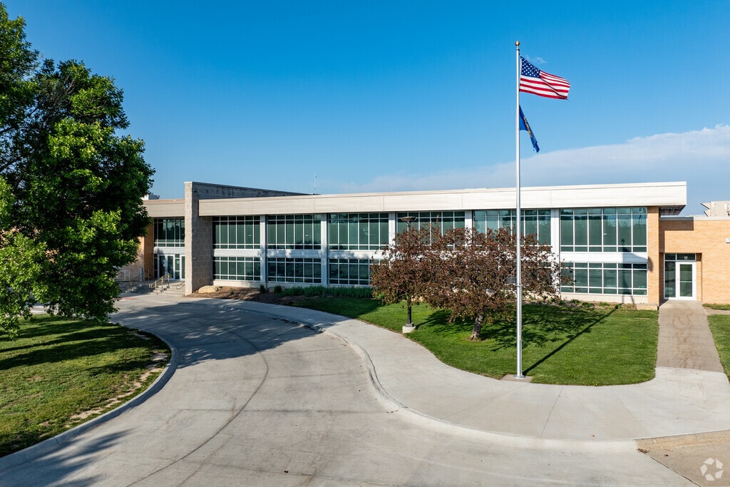 Gretna Middle School is easily accessible by local residents.