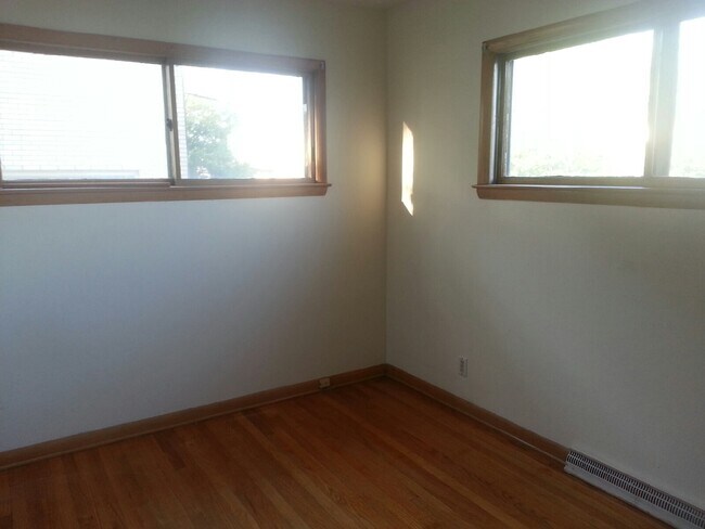 2390 S 92nd St unit 3, West Allis, WI 53227 - photo 4