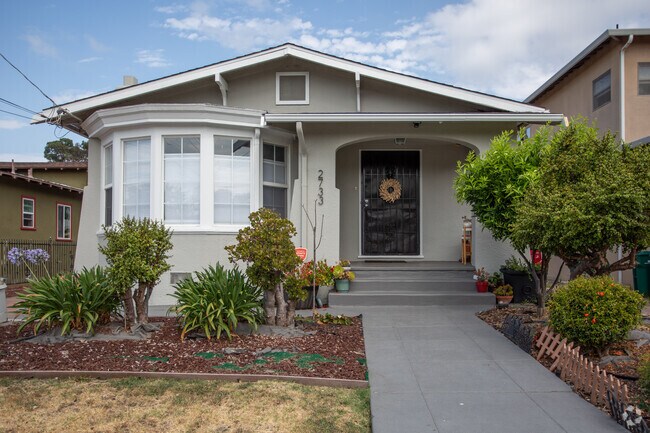 Large bat windows are a common feature on the bungalows in Bartlett.