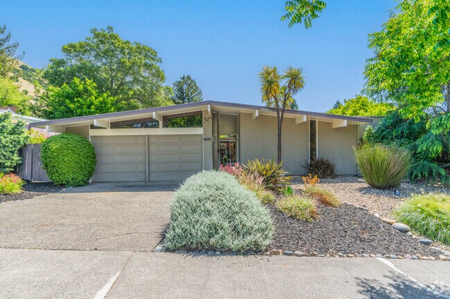This Eichler home is an example of a California Modern home.