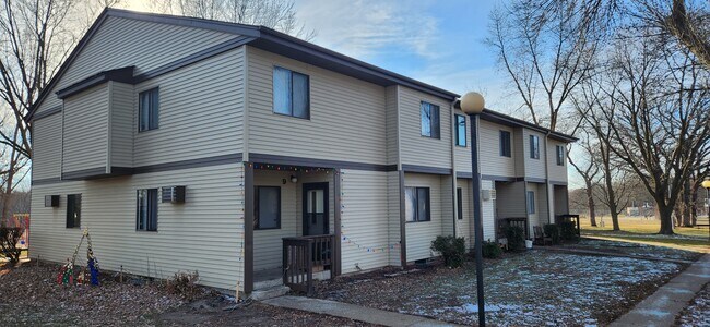 524 N Grant St unit 1, Blue Earth, MN 56013 - photo 2