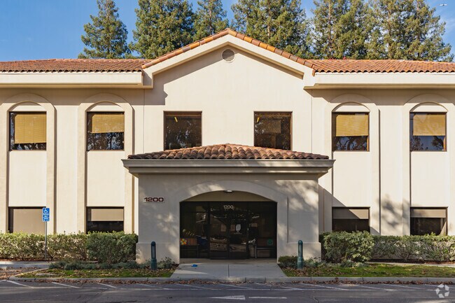 Khan Lab School is a fantastic private school option in Mountain View.