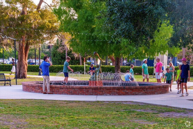Rose Isle families enjoy an evening out at nearby Park Avenue.