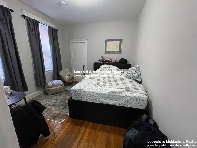 164 Gardner St unit 4, West Roxbury, MA 02132 - photo 6