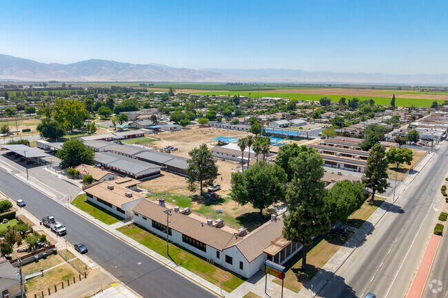 zLamont Elementary offers a sprawling campus when viewed from above.