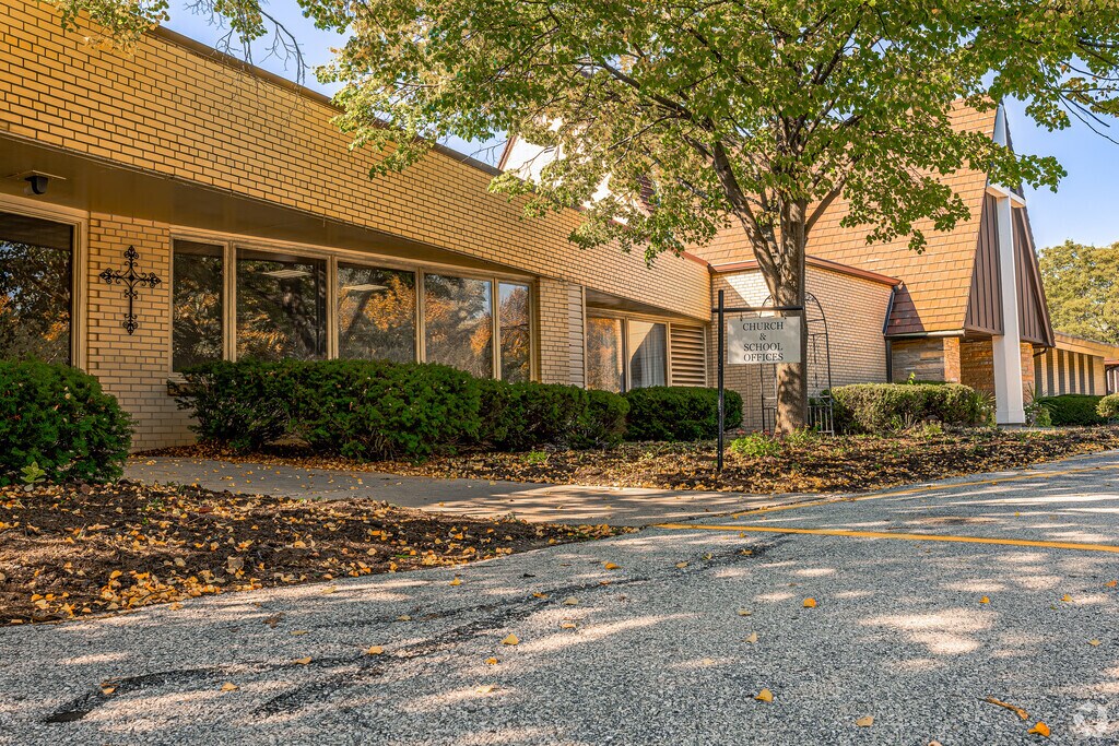 Elm Grove Lutheran School provides education in the neighborhood of 
Elm Grove.