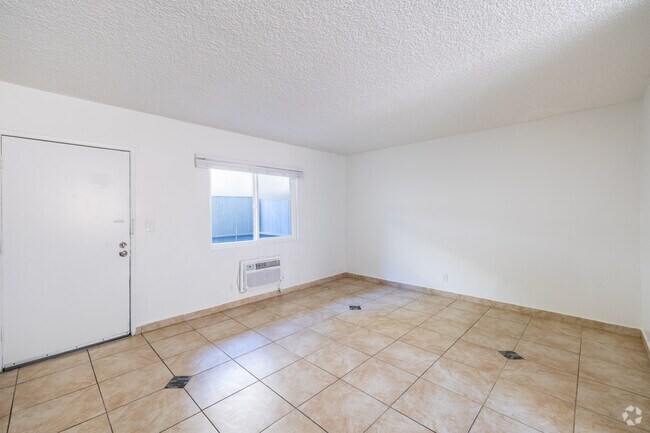 Terra Grande Apartments, Van Nuys, CA 91405 - photo 5